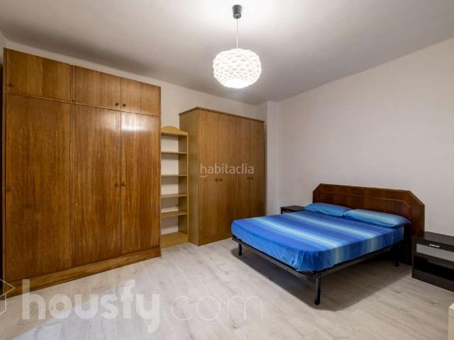 Piso en venta en Barcelona, Turó de la Peira. Pisos.