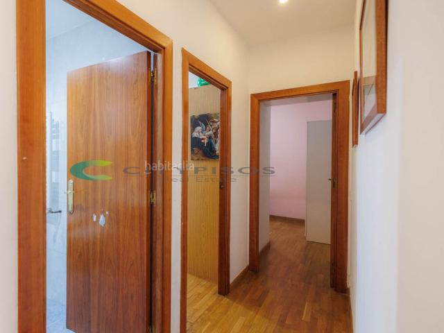 Piso en venta en Barcelona, Turó de la Peira. Pisos.