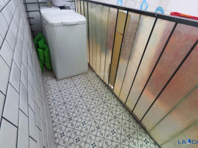 Piso en venta en Barcelona, Turó de la Peira. 76 m2 3 habitaciones Exterior con balcón Aire acondicionado Buen estado. Pisos.