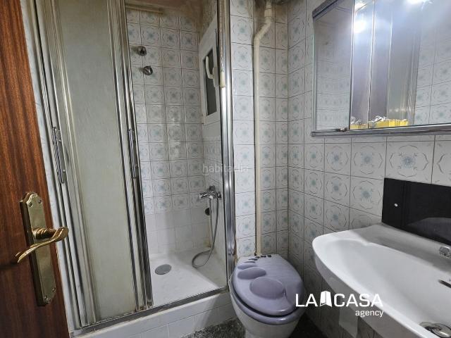 Piso en venta en Barcelona, Verdum. La Casa Agency presenta este acogedor piso de 46 m2, totalmente exterior y con orientación sureste, situado en la tranquila y resi. Pisos.
