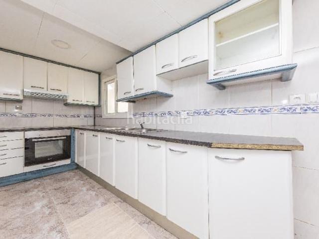 Piso en venta en Barcelona, Vila de Gràcia. Chalet adosado en venta en calle Ramon y Cajal. Pisos.