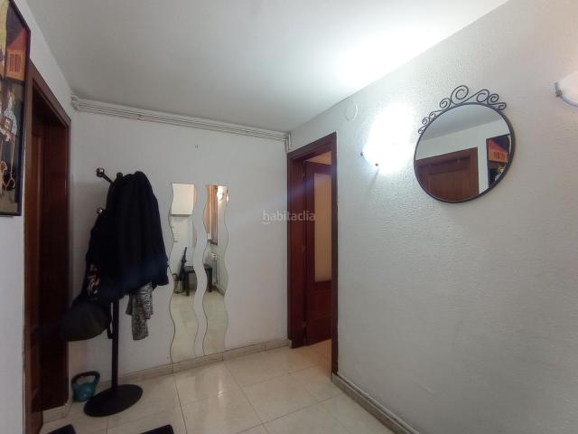 Piso en venta en Barcelona, Vila de Gràcia. ENCANTO HISTÓRICO EN EL CORAZÓN DE GRACIA PISO CON TERRAZA PATIO DE 25 M 30 M APROX. Pisos.