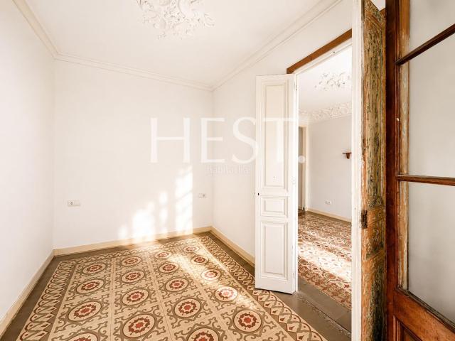 Piso en venta en Barcelona, Vila de Gràcia. Esencia Modernista en el corazón de Gràcia. Pisos.