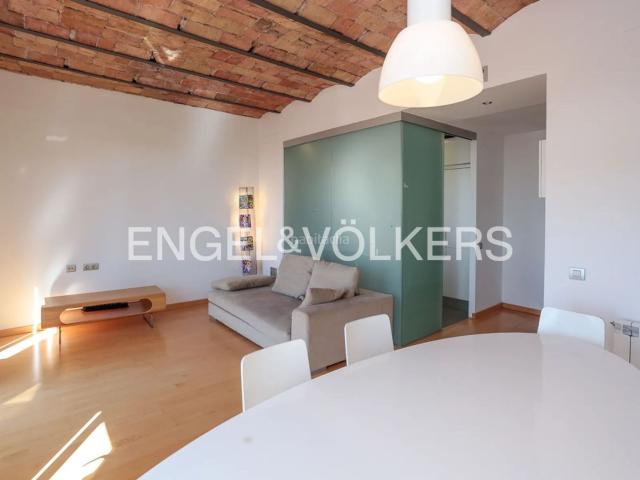 Piso en venta en Barcelona, Vila de Gràcia. Luminoso ático reformado en Gracia. Pisos.