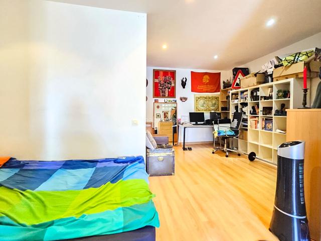 Piso en venta en Barcelona, Vila de Gràcia. Luminoso piso con cedula tipo loft de 40 m² en la Vila de Gràcia Barcelona. Pisos.