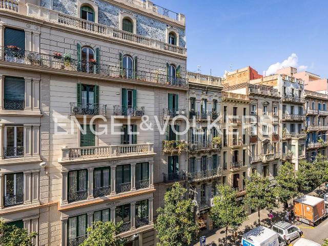 Piso en venta en Barcelona, Vila de Gràcia. Piso alto y luminoso con terraza en Gran de Gràcia. Pisos.