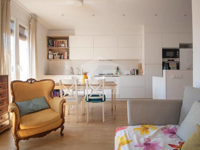 Piso en venta en Barcelona, Vila de Gràcia. Piso en venta reformado, exterior y luminoso, en Vila de Gràcia, próximo a la plaza de Rovira i Trias. Barcelona. Pisos.