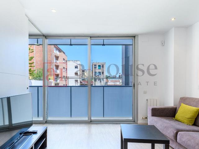 Piso en venta en Barcelona, Vila de Gràcia. PISO LISTO PARA ENTRAR A VIVIR CON BALCÓN EN VILA DE GRACIA. Pisos.