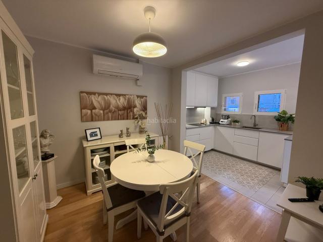Piso en venta en Barcelona, Vila de Gràcia. Piso reformado con balcón en Gran de Gràcia. Pisos.