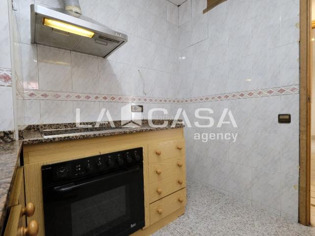 Piso en venta en Barcelona, Vilapicina Torre Llobeta. Piso de 67 m con 2 dormitorios y para reformar en Barcelona, exterior. Pisos.