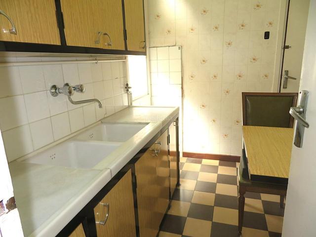 Piso en venta en Barcelona, Baix Guinardó. PISO DE 3 HABITACIONES EN EL GUINARDO PARA REFORMAR. Pisos.