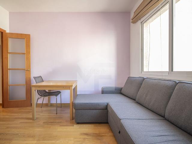 Piso en venta en Barcelona, Baix Guinardó. Piso en venta tranquilo y luminoso en el Baix Guinardó, junto a la plaza de Alfons el Savi. Barcelona. Pisos.