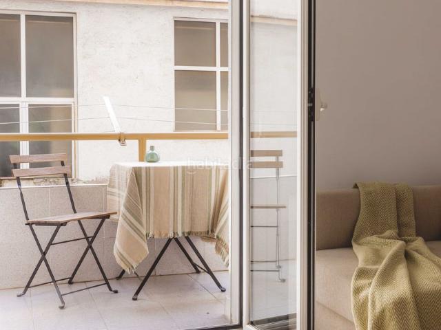 Piso en venta en Barcelona, Baix Guinardó. Piso reformado en Guinardó con amplio balcón. Pisos.