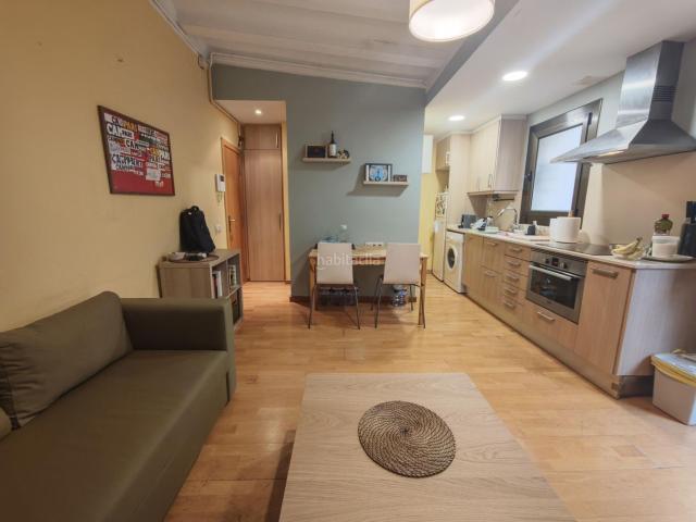 Piso en venta en Barcelona, Barceloneta. ¡ATENCIÓN INVERSORES! VIVIENDA CON INQUILINO. Pisos.
