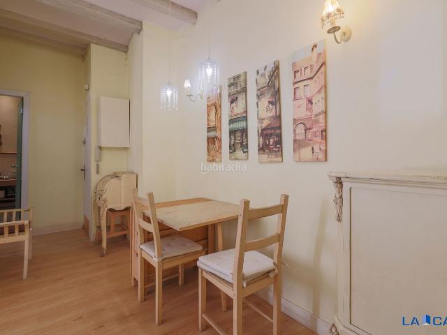 Piso en venta en Barcelona, Barceloneta. Coqueto y Funcional Piso de 1 Dormitorio con Balcón. Pisos.