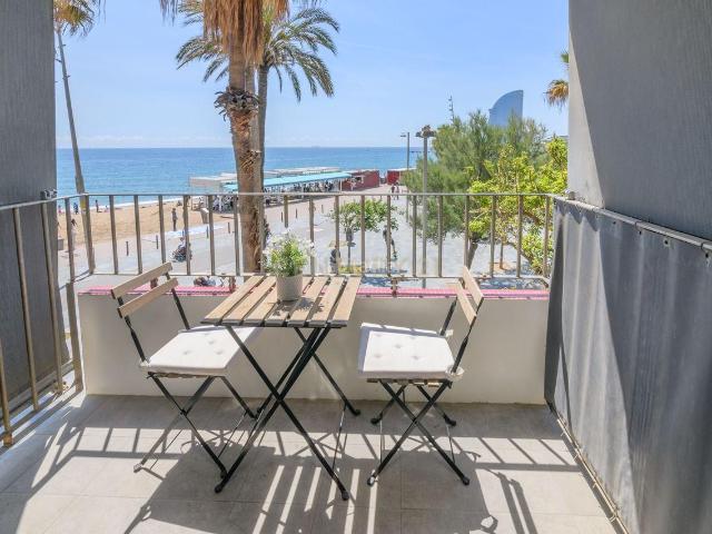 Piso en venta en Barcelona, Barceloneta. Espectacular apartamento en primera línea de playa en Barcelona. Pisos.