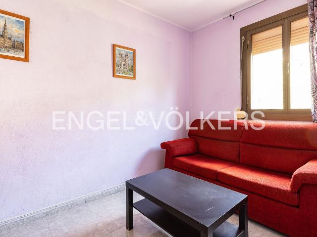 Piso en venta en Barcelona, Barceloneta. Excelente vivienda junto a la Plaça del Poeta Boscà y la playa. Pisos.
