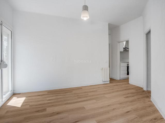 Piso en venta en Barcelona, Barceloneta. Oller Senar con número AICAT 10916 VENDE PISO REFORMADO EN CALLE CARBONELL DE BARCELONA ?. Pisos.