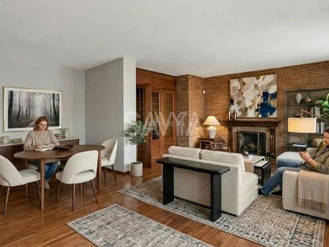 Piso en venta en Barcelona, Barri de les Corts. Amplio y luminoso piso con terraza en Sarriá. Pisos.