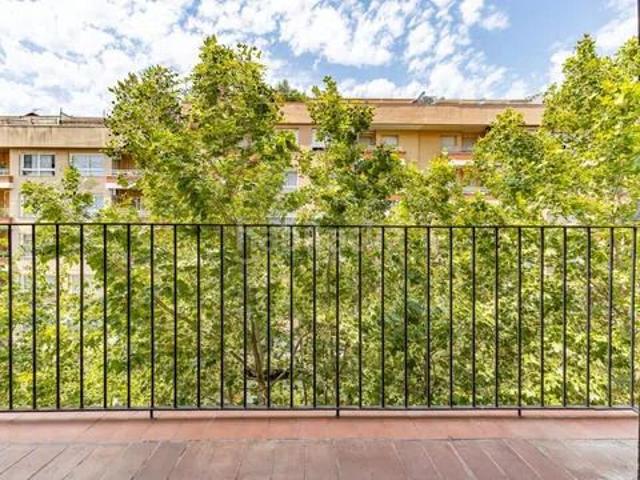 Piso en venta en Barcelona, Barri de les Corts. alto, tranquilo con balcon !. Pisos.