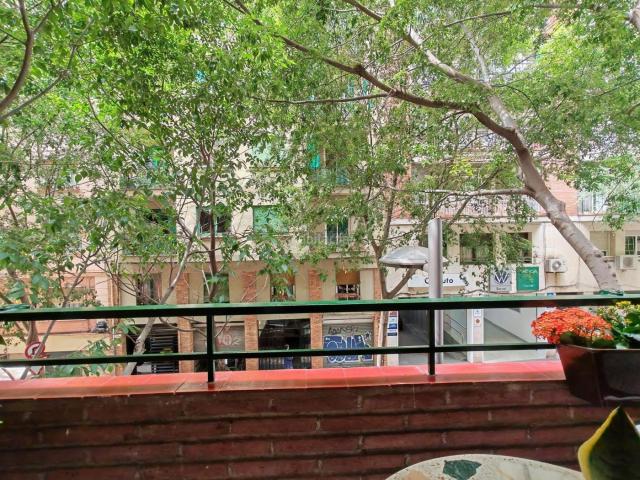 Piso en venta en Barcelona, Barri de les Corts. Lujoso Piso Amueblado y Reformado con Estilo Minimalista en Les Corts. Pisos.