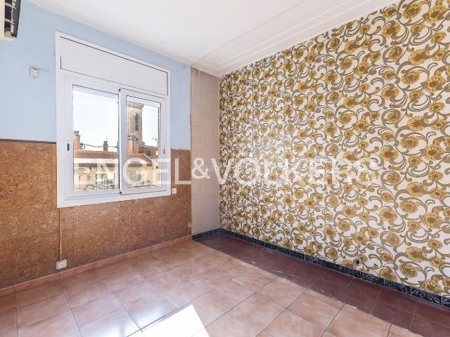 Piso en venta en Barcelona, Barri de les Corts. Luminosa propiedad en Galileu, zona peatonal de Calle Europa. Pisos.