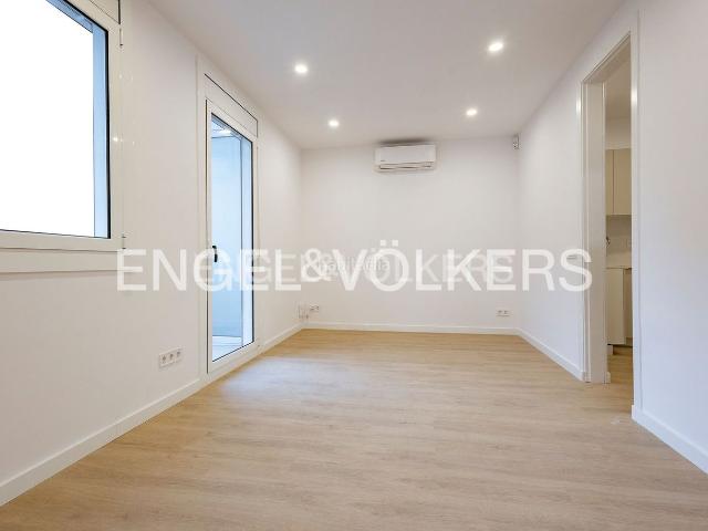 Piso en venta en Barcelona, Barri de les Corts. Piso totalmente reformado en Les Corts. Pisos.