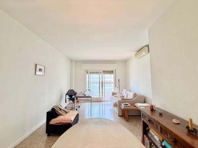 Piso en venta en Barcelona, Barri de les Corts. Piso luminoso en localización excepcional. Pisos.