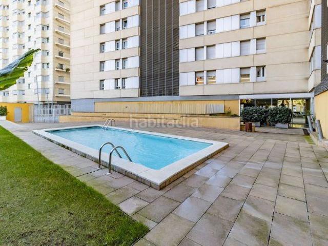Piso en venta en Barcelona, Besòs Maresme. alto con balcon y vista mar, piscina comunitaria, portero. Pisos.