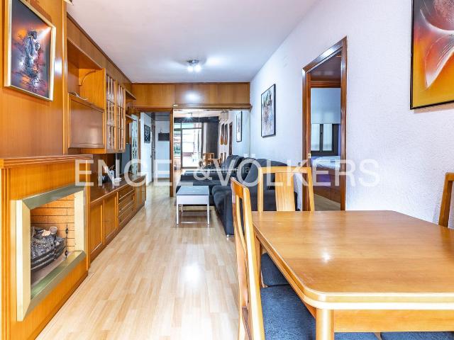 Piso en venta en Barcelona, Provençals del Poblenou. Luminoso piso de 3 dormitorios con galería y jardín comunitario en Sant Martí. Pisos.