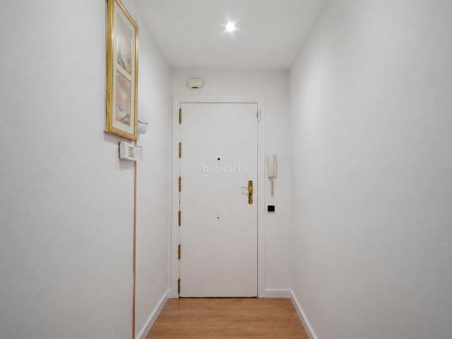 Piso en venta en Barcelona, Bon Pastor. Piso de 3 habitaciones con cocina americana 1ª planta. Pisos.