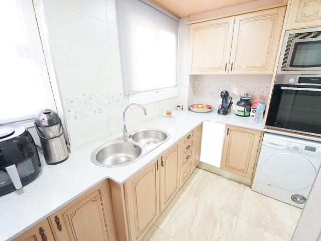 Piso en venta en Barcelona, Bon Pastor. PISO EN VENTA IDEAL VIVIENDA PROPIA 75m2. Pisos.
