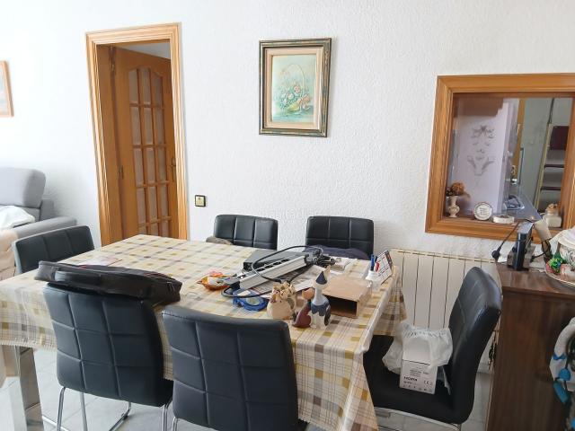 Piso en venta en Barcelona, Canyelles. PISO ALTO Y EXTERIOS. Pisos.
