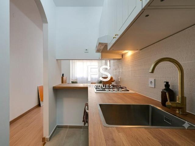 Piso en venta en Barcelona, Can Baró. PISO REFORMADO DE 2 HABITACIONES. Pisos.