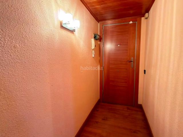 Piso en venta en Barcelona, Carmel. Dolça Llar Sant Andreu Nord ofrece en Exclusiva este entresuelo 3 habitaciones ubicado en El Carmel, Barcelona. Pisos.