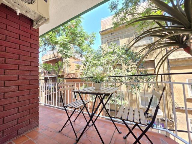 Piso en venta en Barcelona, Carmel. Impresionante piso A ESTRENAR con 3 Dormitorios, Balcón y plaza Parking incluida. Pisos.
