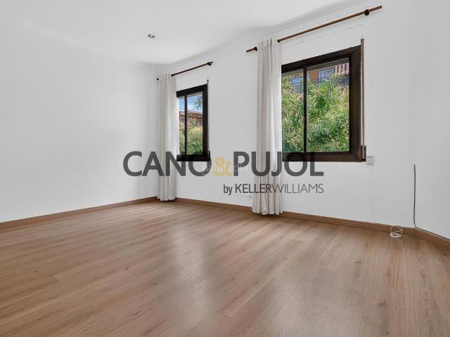 Piso en venta en Barcelona, Carmel. Luminoso piso junto a todos los servicios y muy bien comunicado. Pisos.