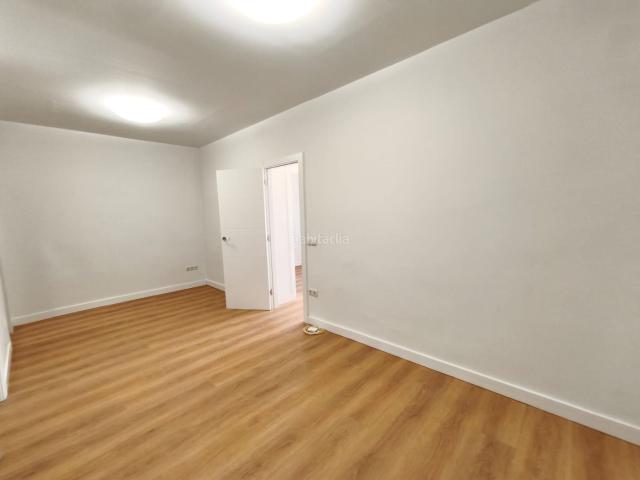 Piso en venta en Barcelona, Carmel. Pisos.