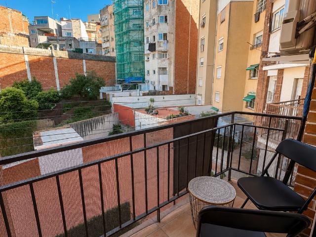 Piso en venta en Barcelona, Carmel. LUMINOSO PISO CON ENCANTADORAS REFORMAS. Pisos.