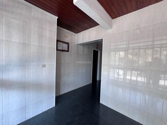 Piso en venta en Barcelona, Ciutat Meridiana. Piso en venta en Calle Agudes. Pisos.