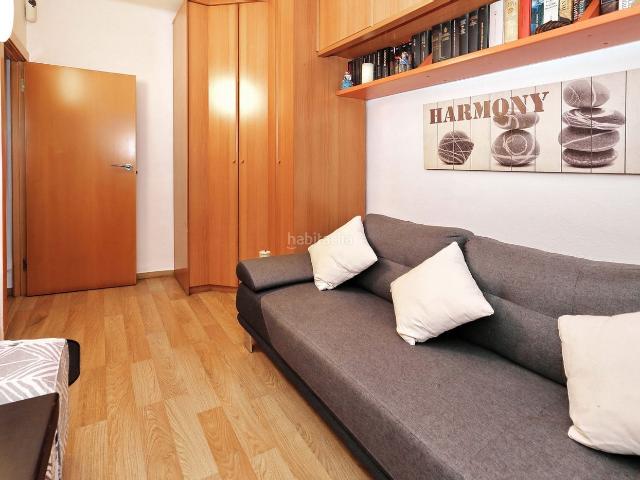 Piso en venta en Barcelona, Ciutat Meridiana. Piso totalmente exterior y todo reformado. Pisos.