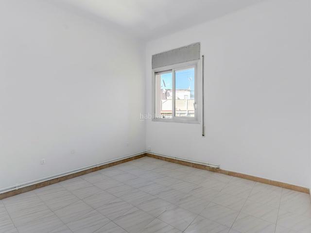 Piso en venta en Barcelona, Congrés Indians. Piso de 68 m con 3 dormitorios y ascensor en Ramon Albó, Barcelona. Pisos.