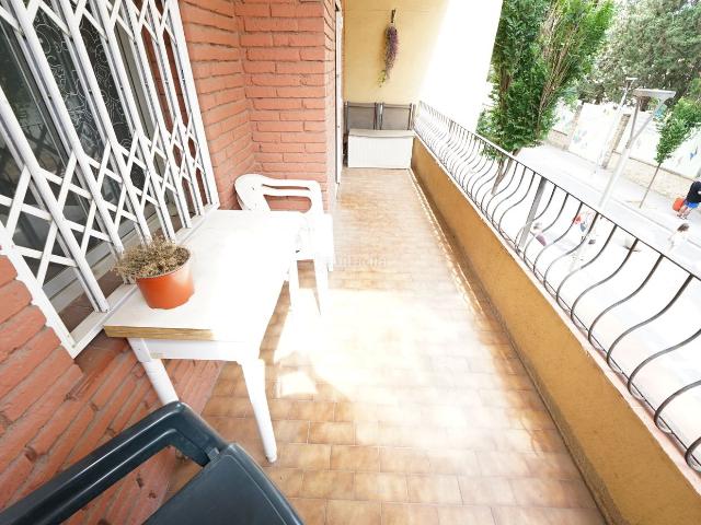 Piso en venta en Barcelona, Congrés Indians. Piso en venta en Congres i els Indians 3 HB Dobles 1WC 1 balcón. Pisos.