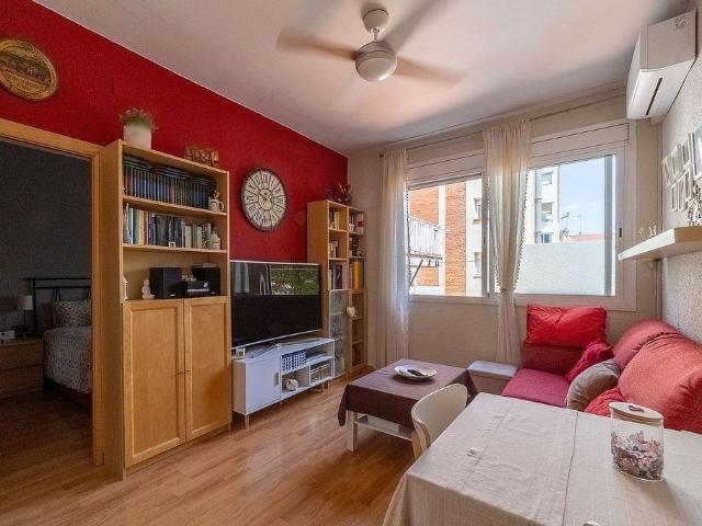 Piso en venta en Barcelona, de 43 m² 2 habitaciones por 250.000