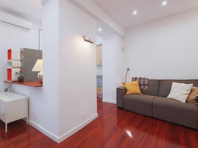 Piso en venta en Barcelona, de 40 m² 1 habitación por 328.000