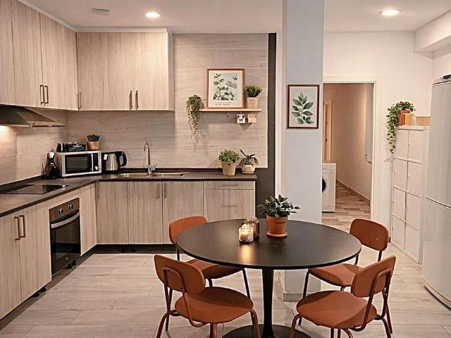 Piso en venta en Barcelona, de 442 m² 10 habitaciones por 520.000