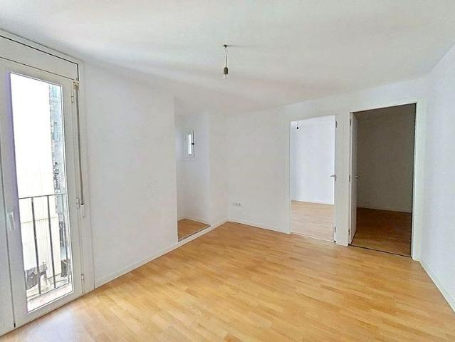 Piso en venta en Barcelona, de 44 m² 2 habitaciones por 160.000