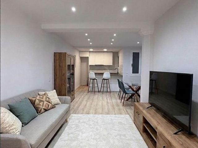 Piso en venta en Barcelona, de 45 m² 1 habitación por 298.000