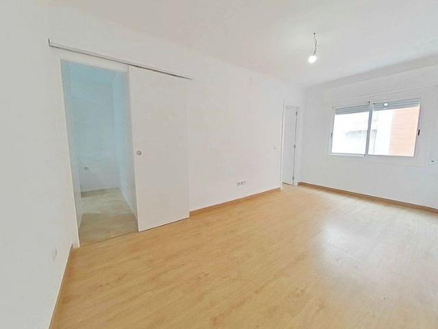Piso en venta en Barcelona, de 46 m² 2 habitaciones por 182.000