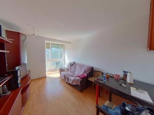 Piso en venta en Barcelona, de 42 m² 3 habitaciones por 96.775